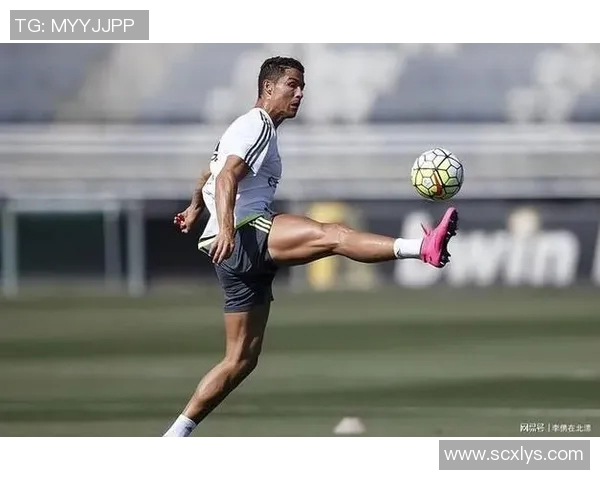 足球明星高清全身照片大汇集展现球场风采与魅力瞬间